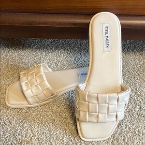 Woven Steve Madden slides /sandlas